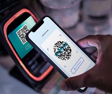 Scanning QR code for Cashless Payment